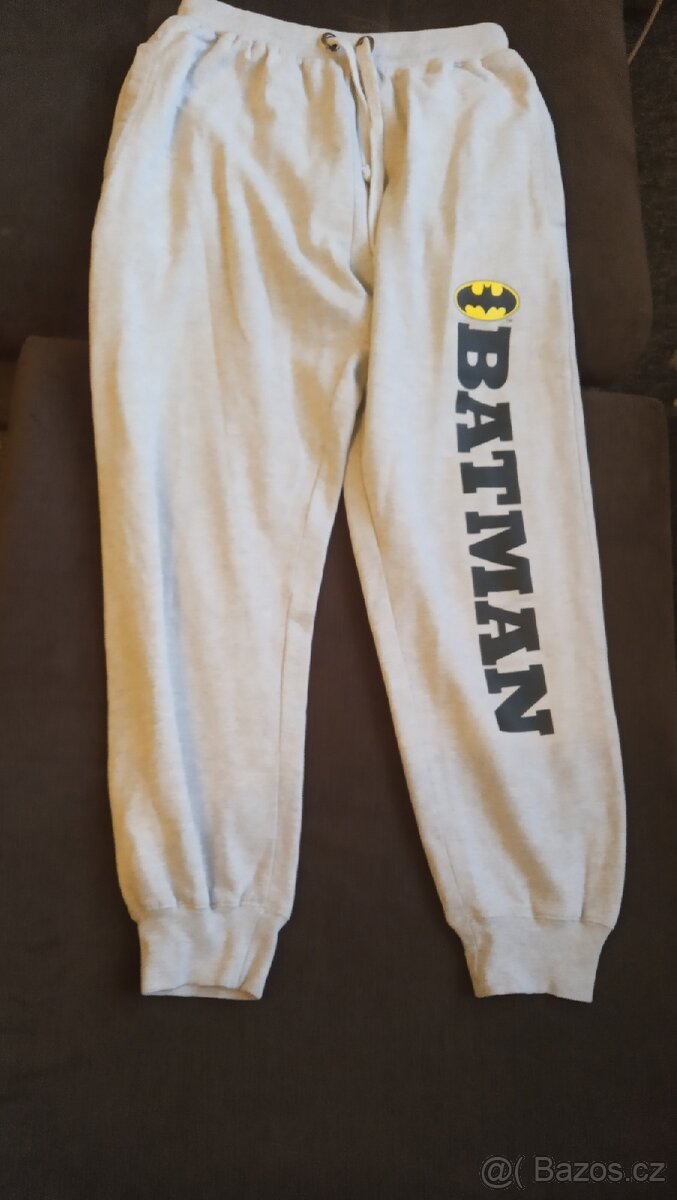 Nové tepláky originál Batman vel. M (164)