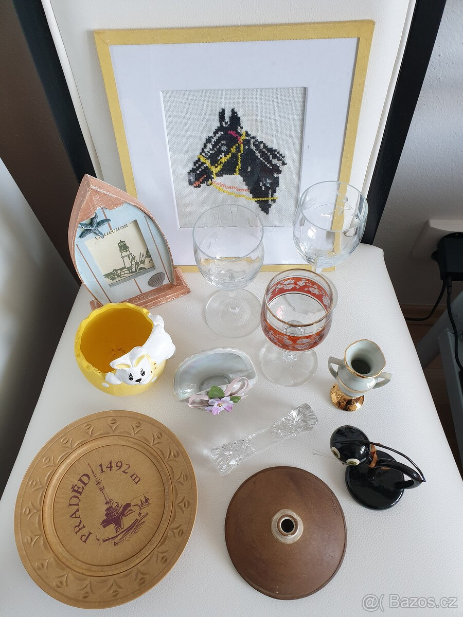Mix různé dekorace retro sklo porcelán keramika