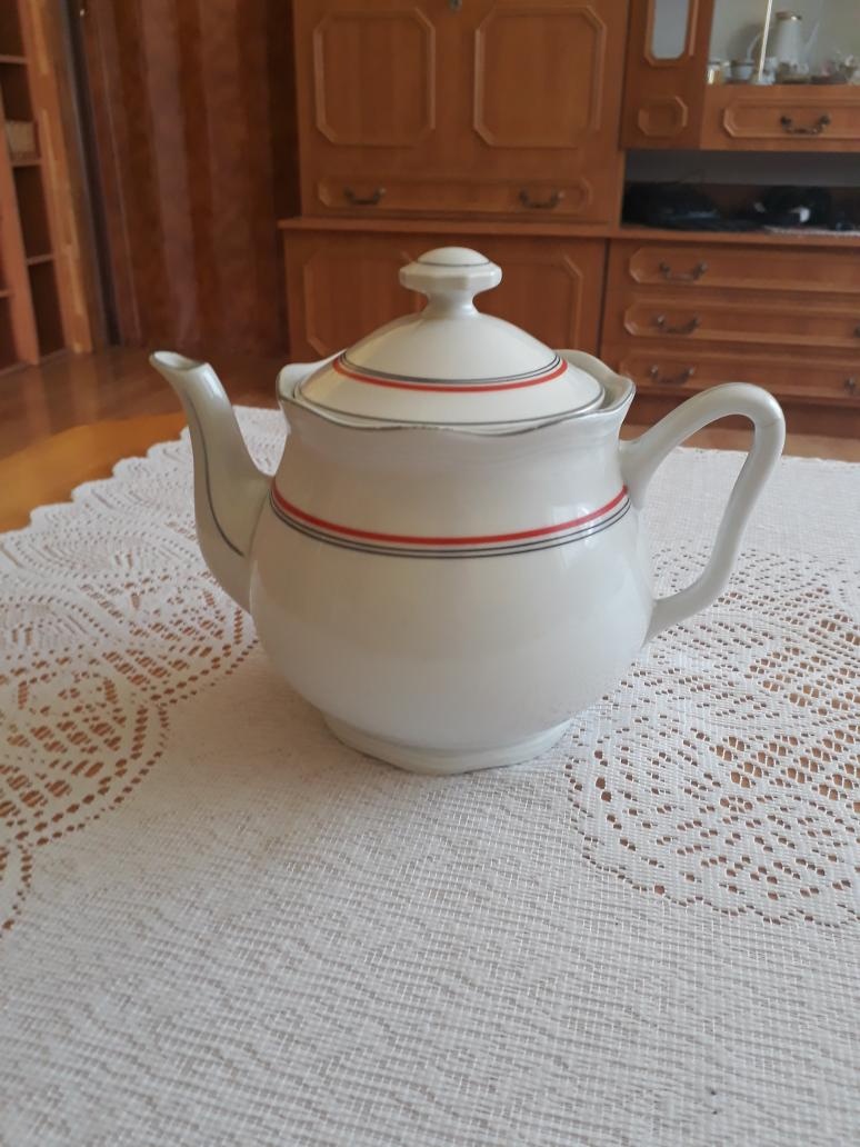 Porcelánová konvička