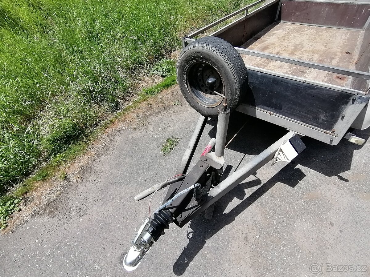 Přívěsný vozík