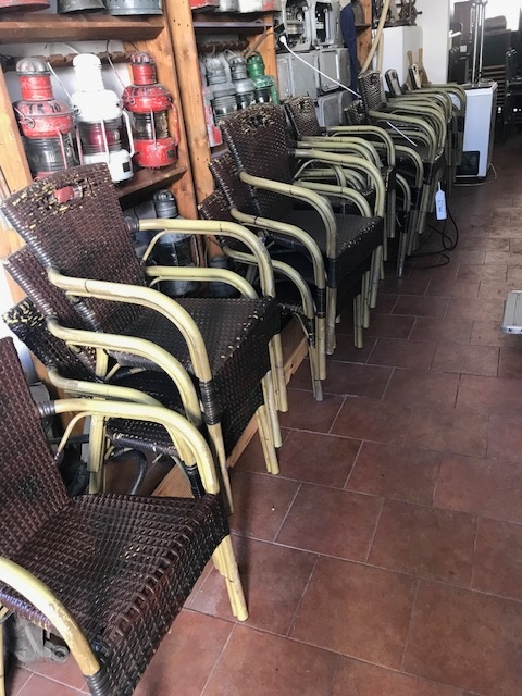 vybavení restaurace, vinárny, restaurační nábytek, lavice,