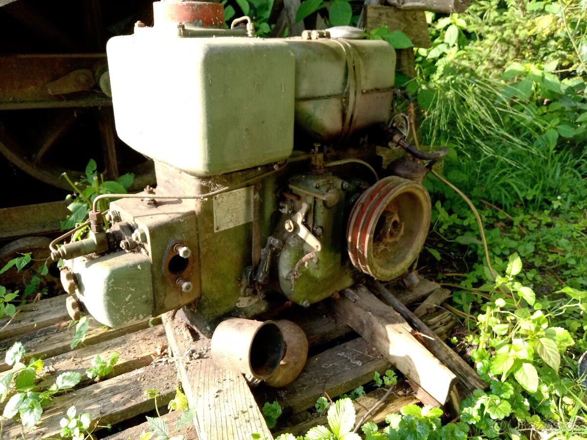 Naftovy motor