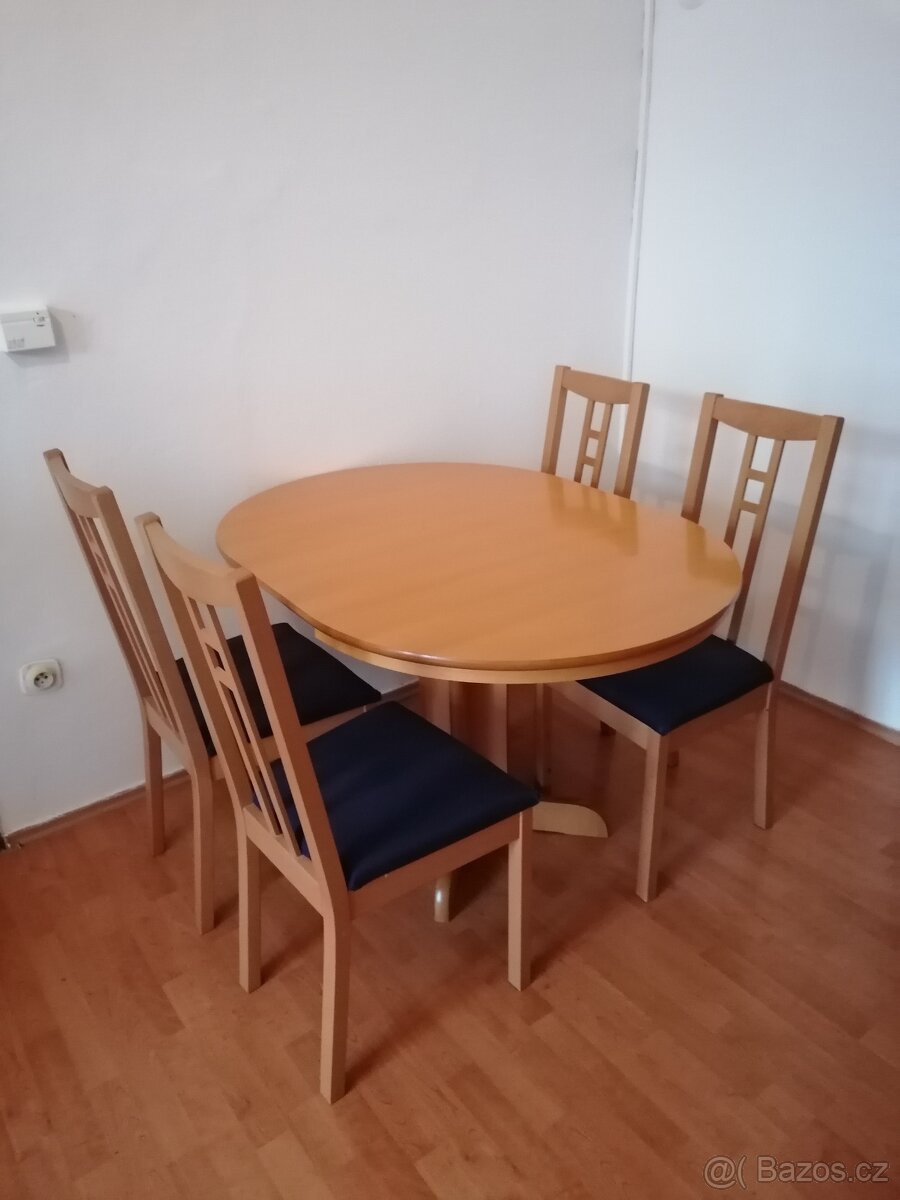 Jídelní stůl a židle
