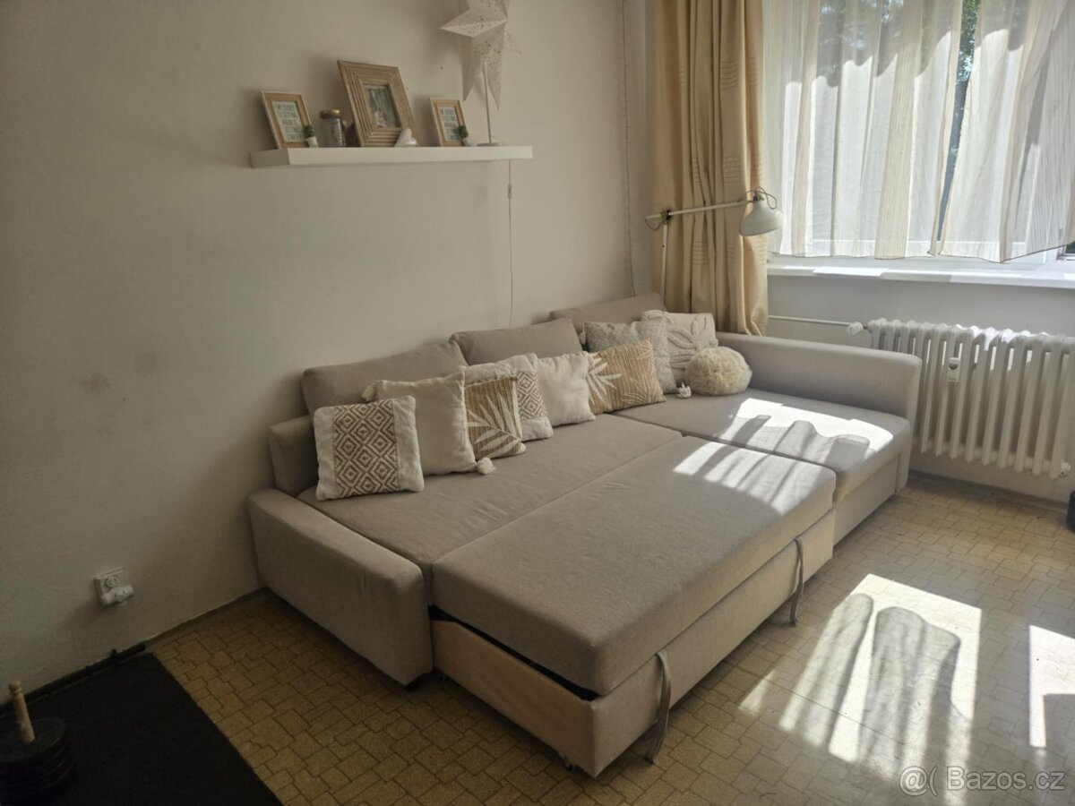 Ikea pohovka včetně doplňků