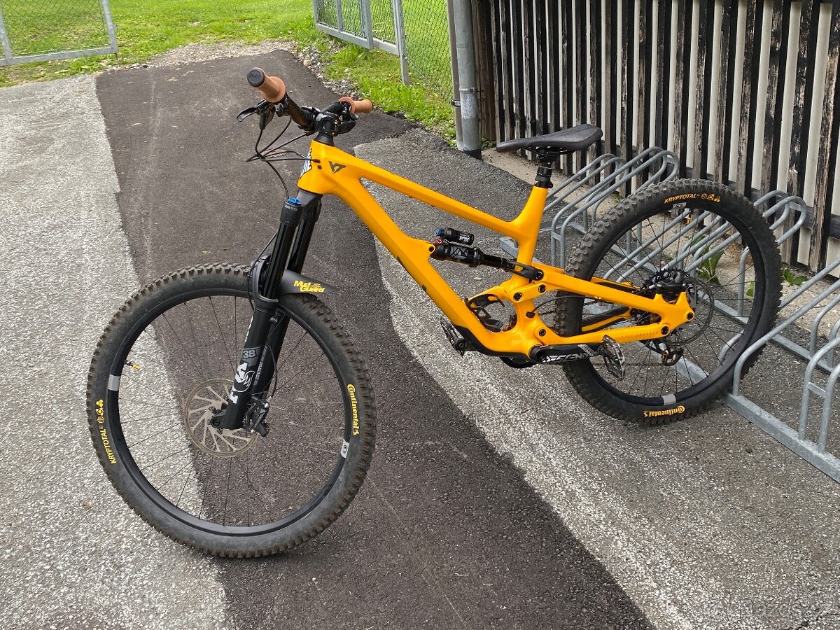 YT Capra MX vel.L ko podzim 2022 CF na Foxu a Sram AXS