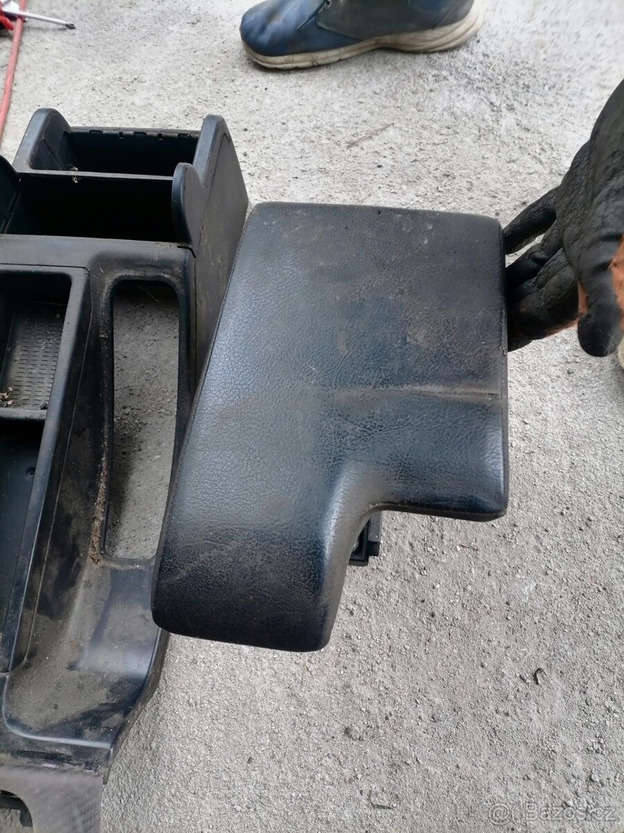 Loketní opěrka z bmw e46