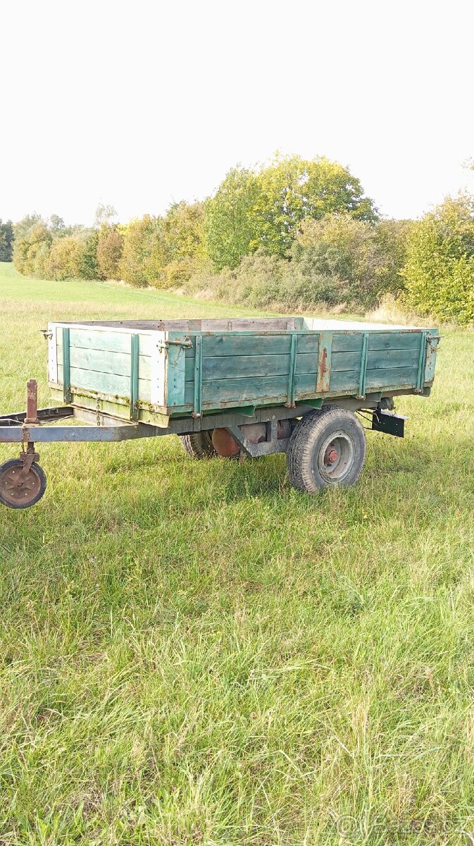 Traktorový přívěs
