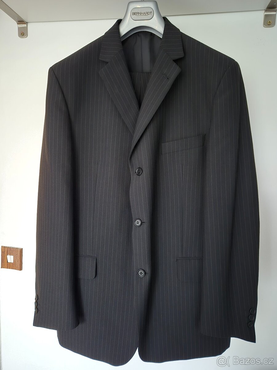 Pánský oblek OP Prostějov tmavě šedý s proužkem vel. 54/110