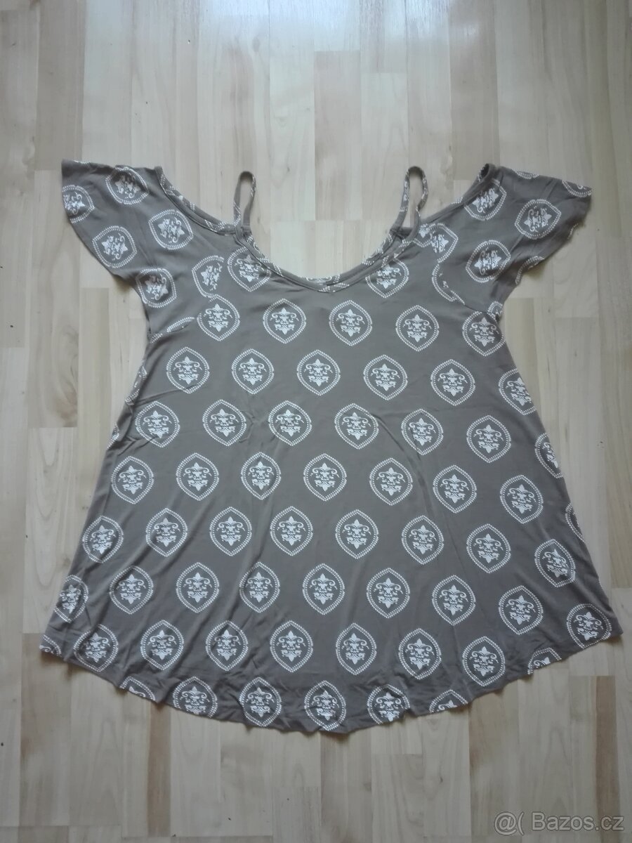 Nové triko s průstřihy na ramenou Rainbow vel.44/46