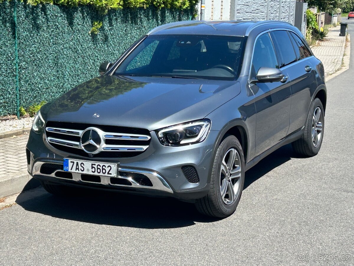 Mercedes-Benz GLC 300 195kw 4MATIC 9g r.v. 2019 ČR 1maj DPH