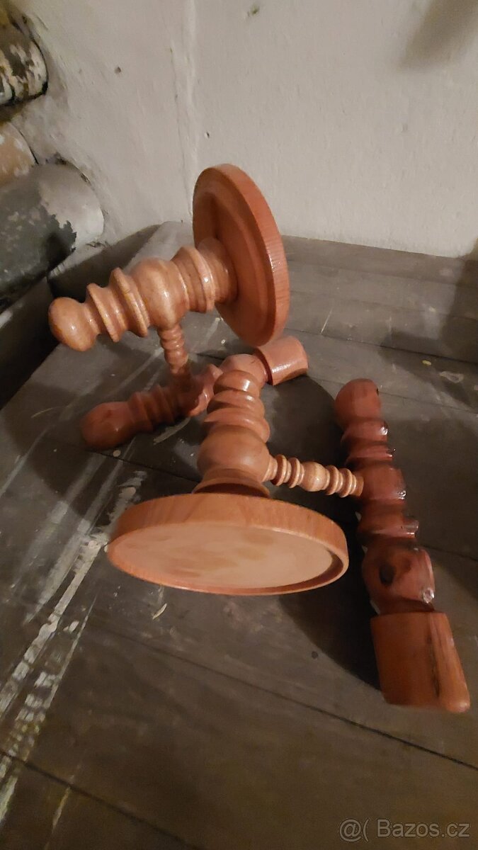 Stojan na květináč