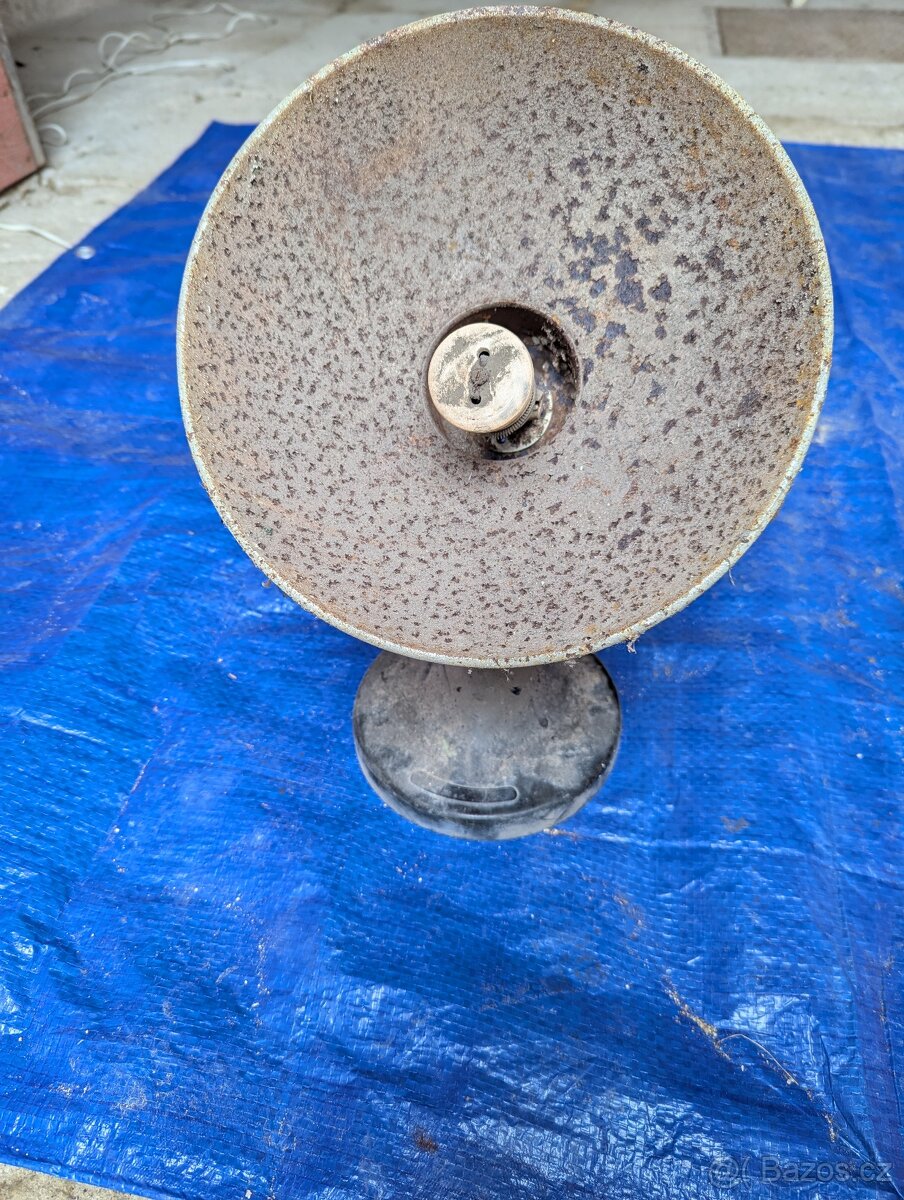 Starý ohřívač topidlo