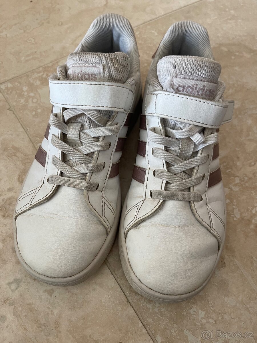 Dívčí obuv Adidas velikost 32