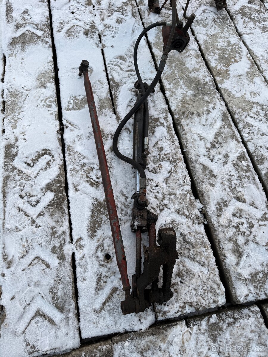 Prodám servo řízení na zetor