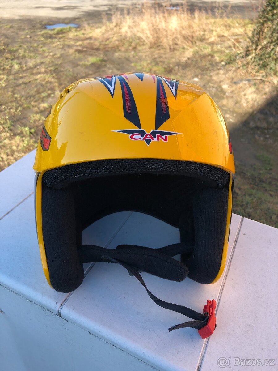 Dětská lyžařská helma.