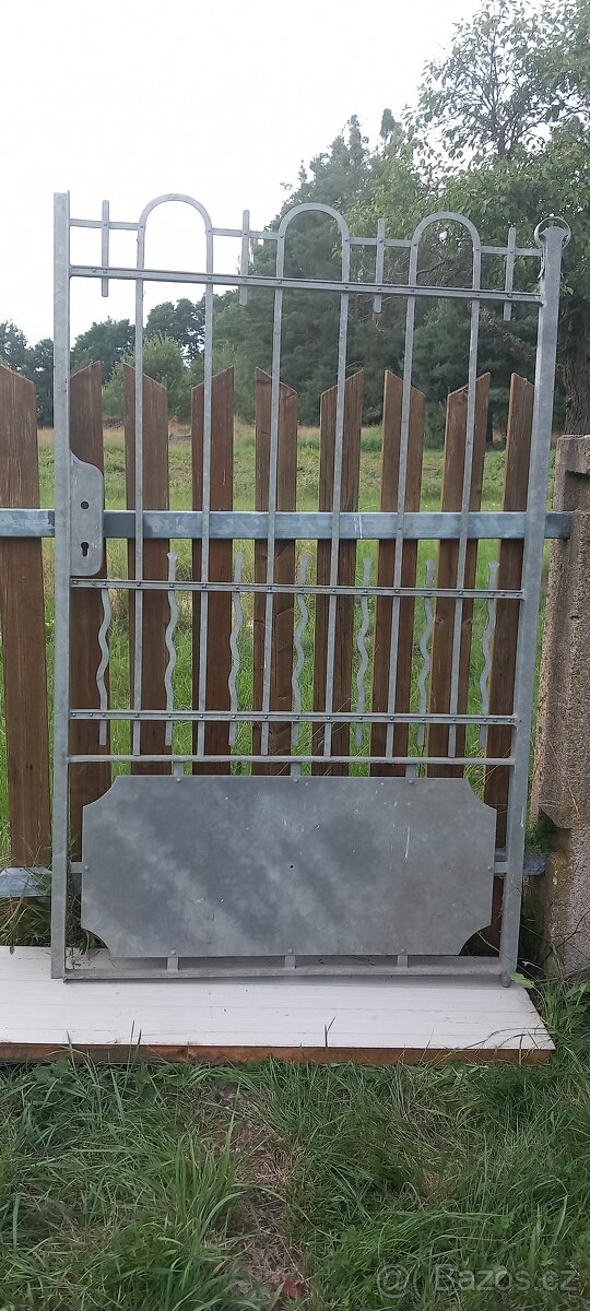 STARÁ KOVANAÁ VRATA