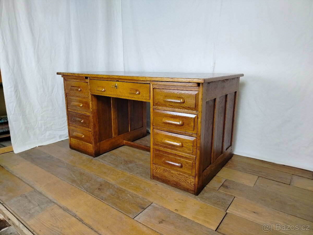 Psací stůl - funkcionalismus