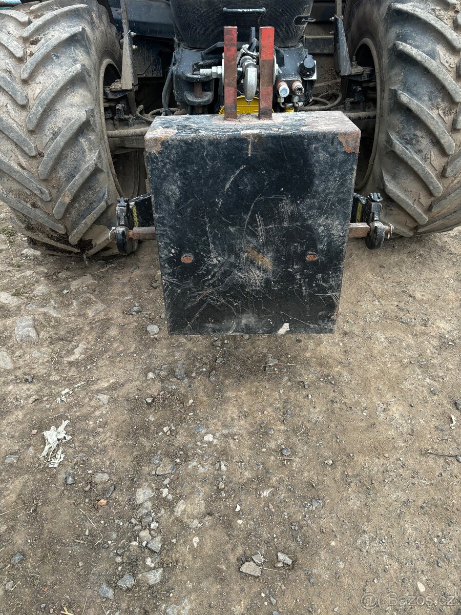 Závaží do čelní hydrauliky traktoru