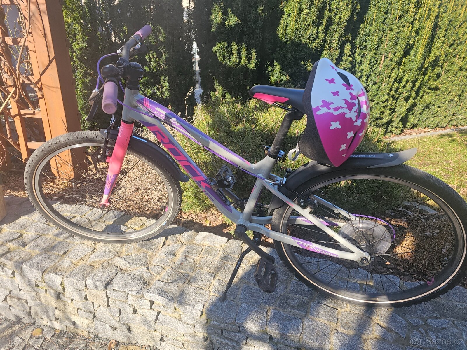 PRODÁM MÁLO JEŽDĚNÉ DÍVČÍ KOLO 24"