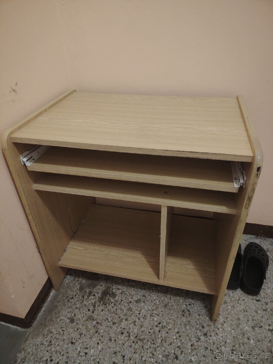 Počítačový stolek