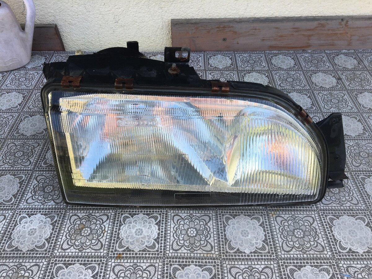 Pravé přední světlo Ford Sierra