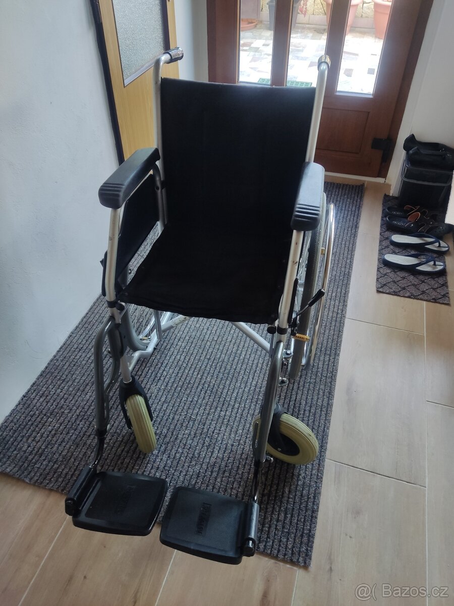 Invalidní vozík