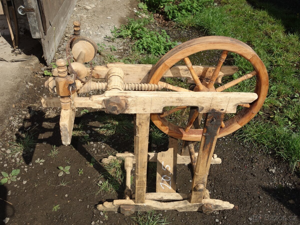 Pěkný starý kolovrátek, rok 1831