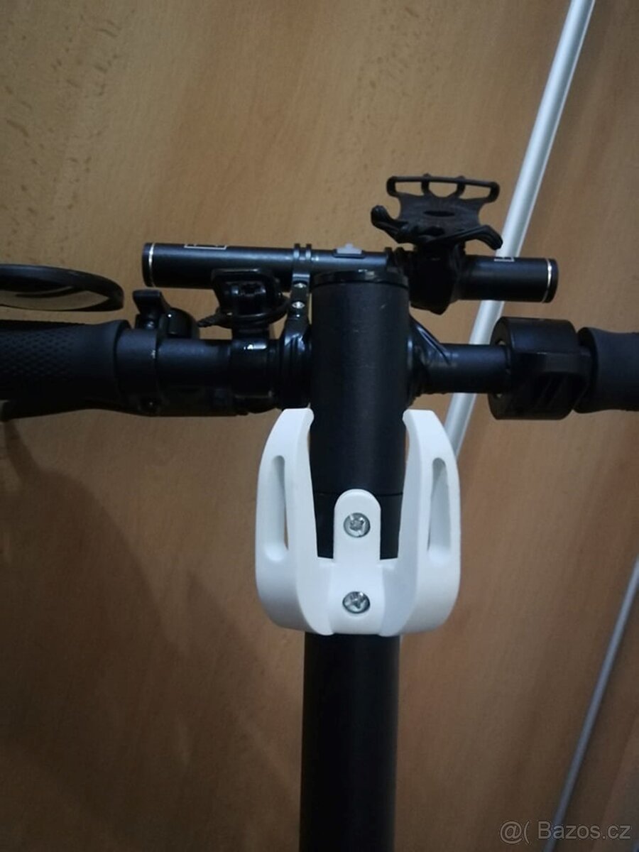 Držák na tašku / kabelku pro elektrokoloběžky