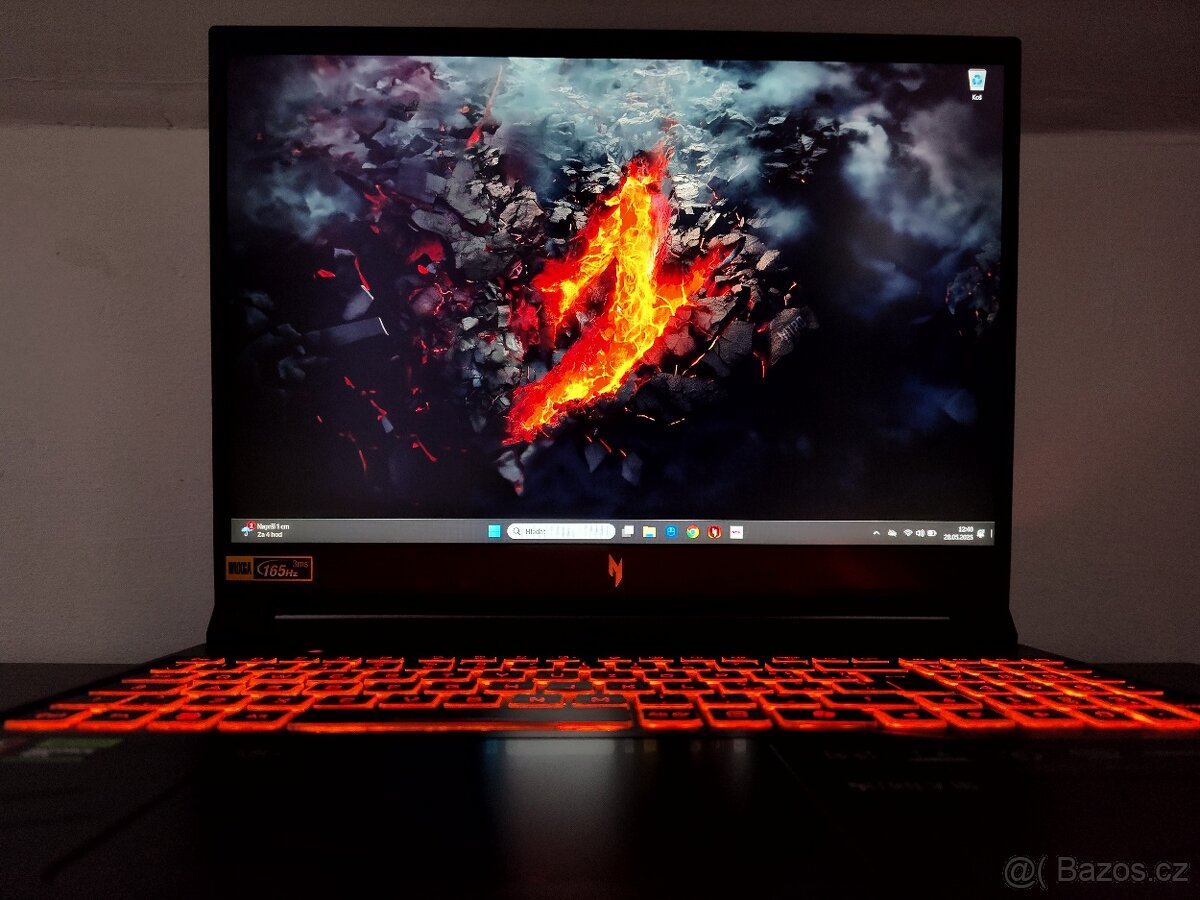 Nepoužitý herní Nitro v16,R5-8645hs,DDR5,RTX-6gb-Mux,ZÁRUKA