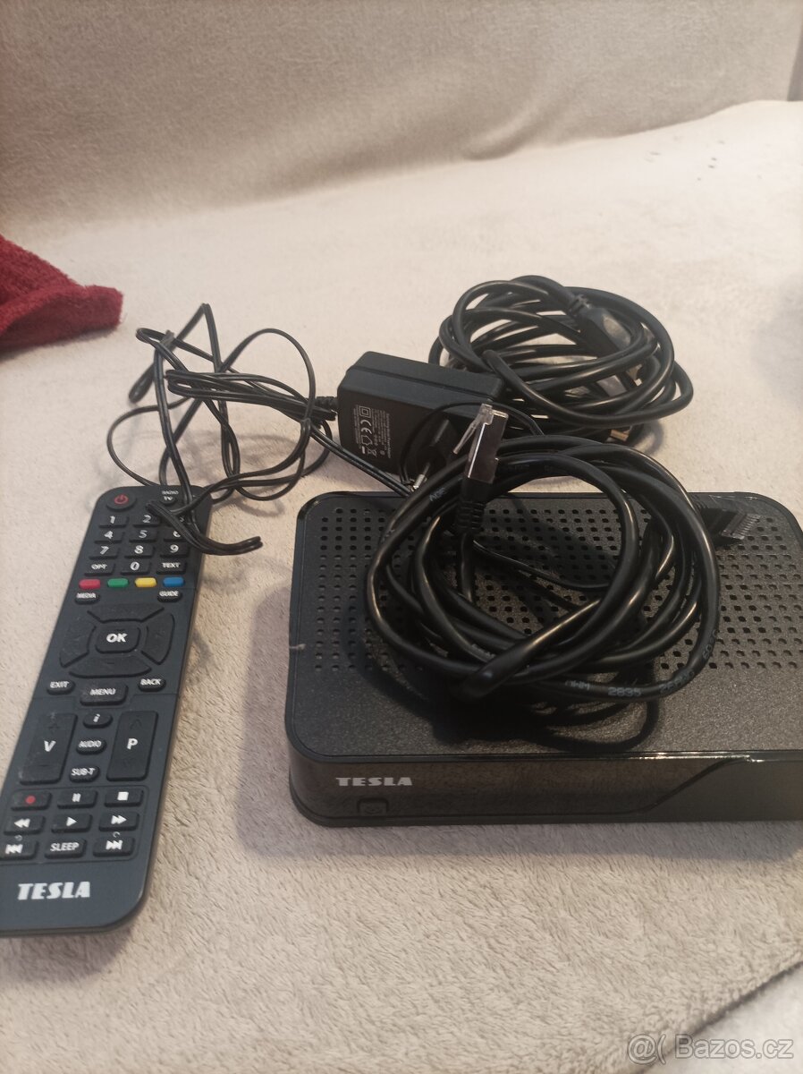 Set-top box Tesla HYbbRID TV T200 černý