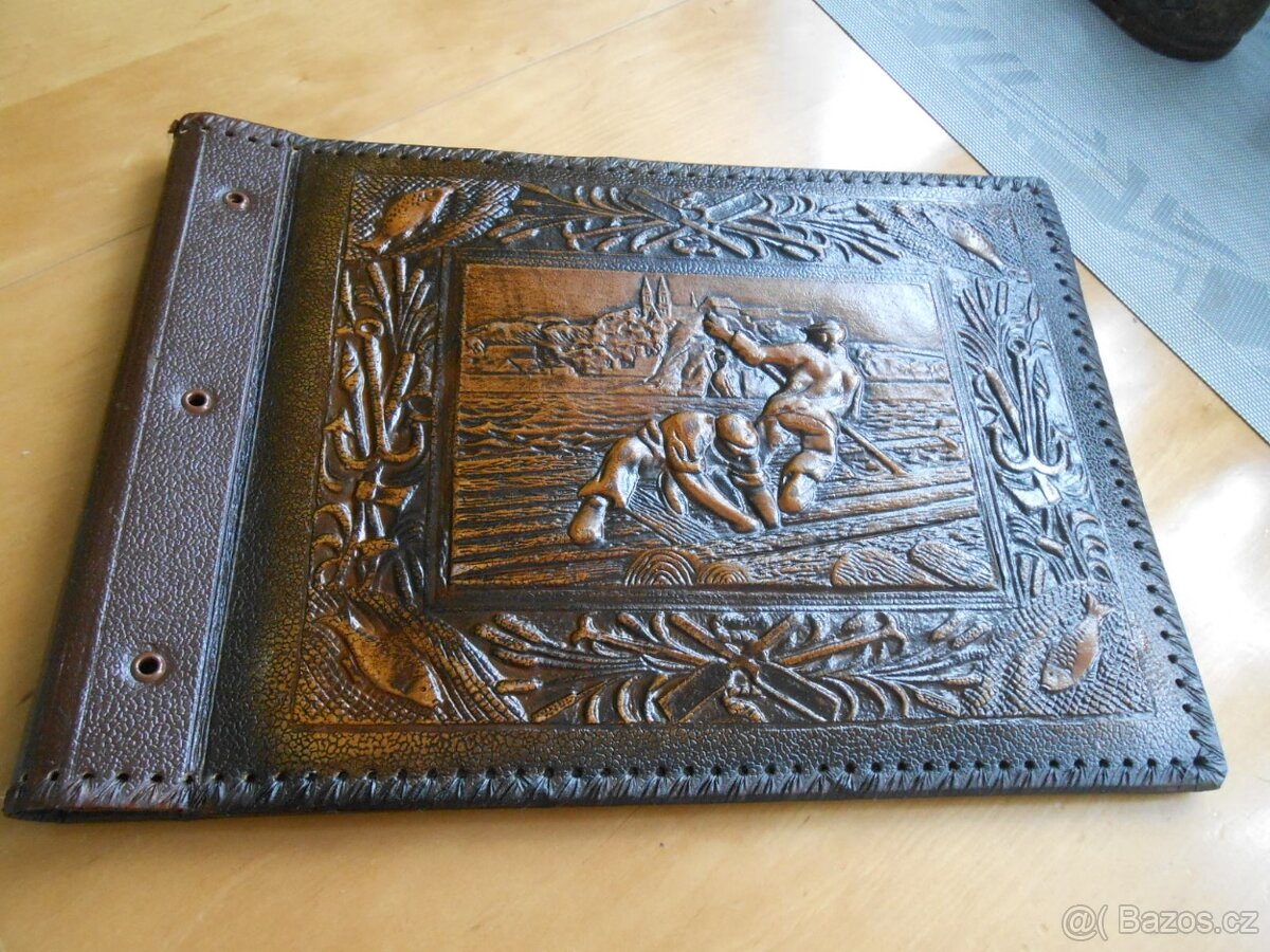 Velké kožené ?? fotoalbum 40 x 28 cm s plat.obrázke VORAŘI
