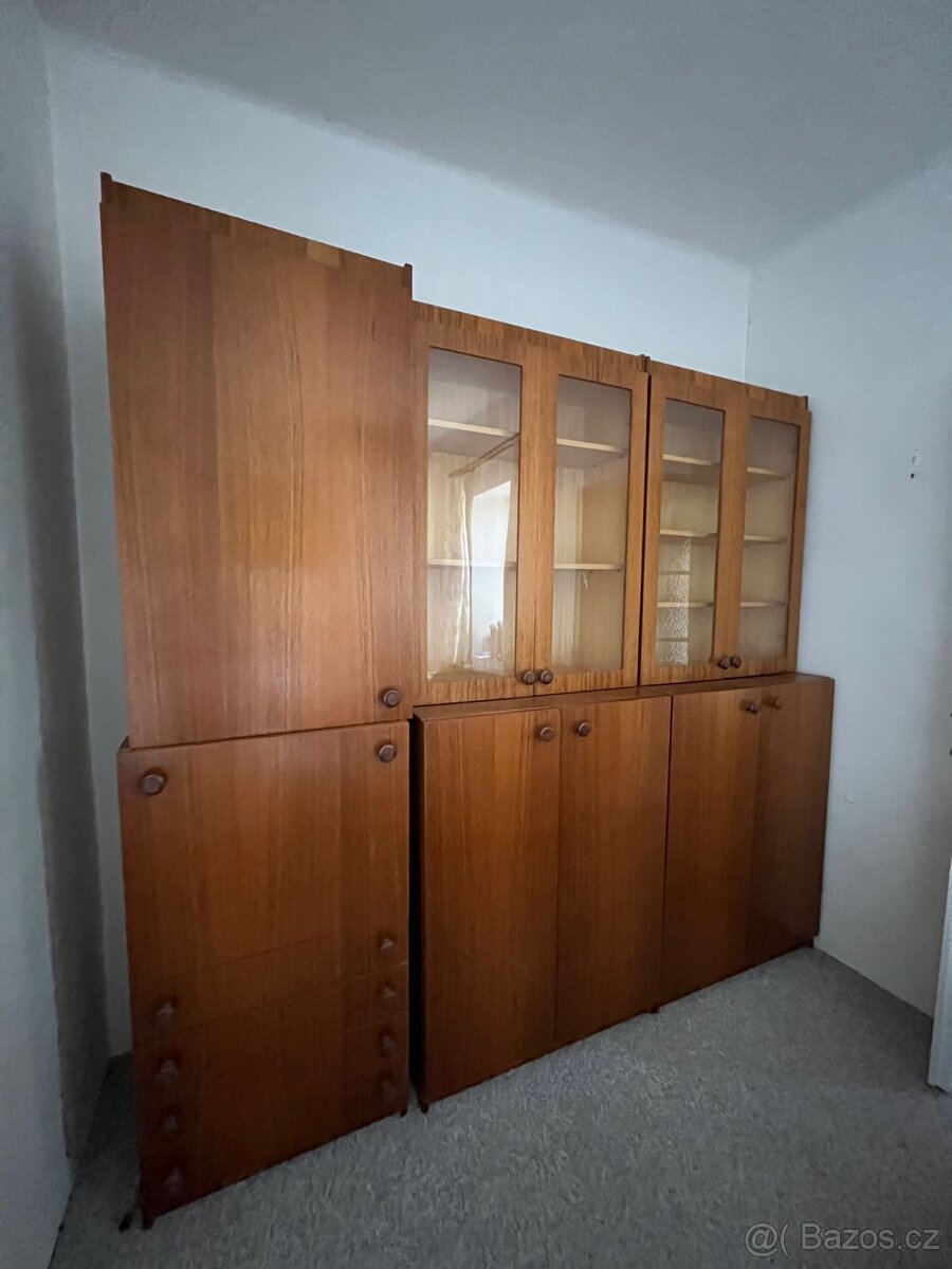 skříňová stěna ze 3 skříní zdarma