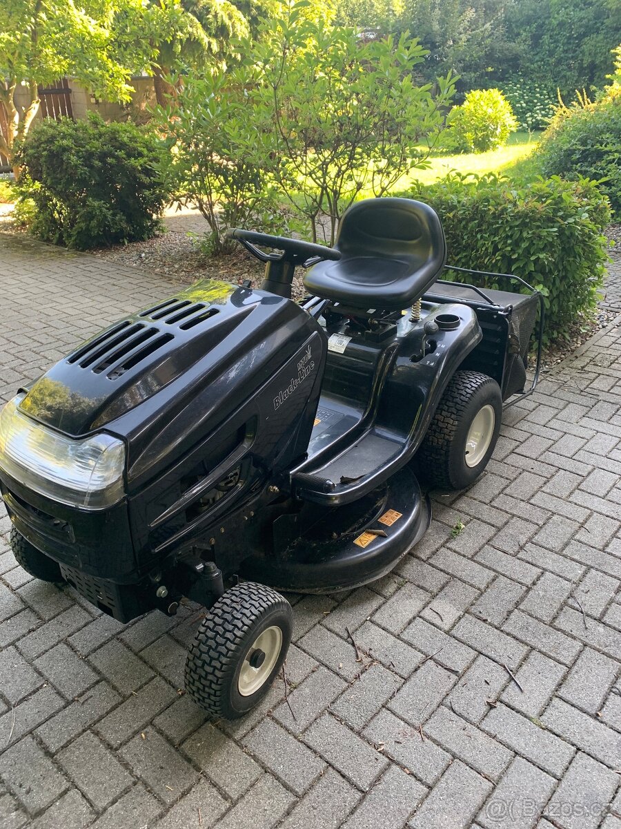 Zahradní traktor MTD