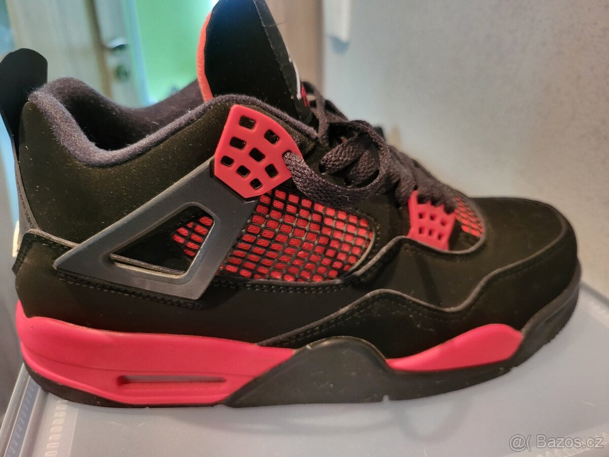 Air Jordan 4 Retro "Red Thunder"