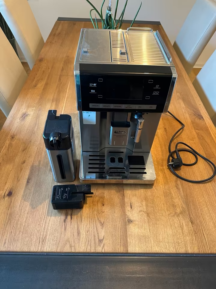 Kávovar Delonghi PrimaDonna Exclusive ESAM 6900.M