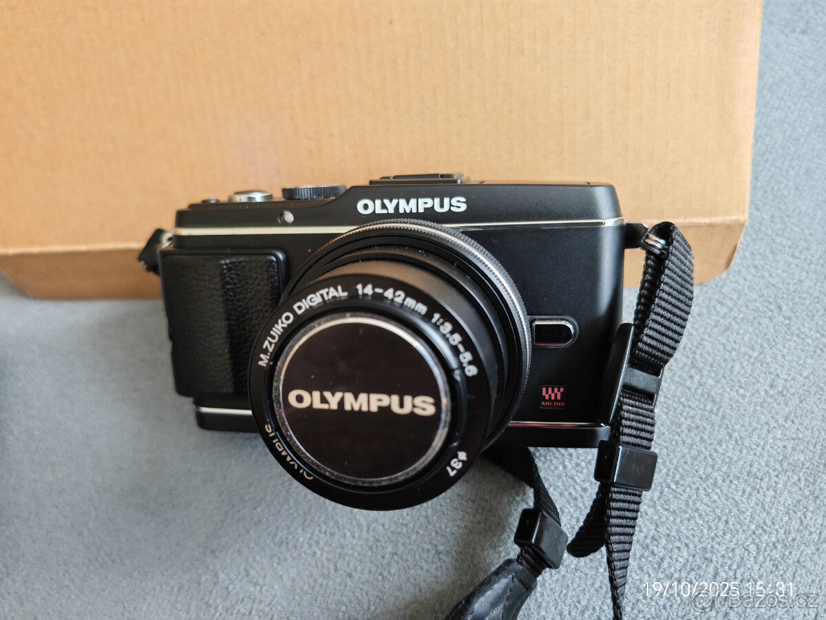 OLYMPUS PEN E-P3, set s dvěma objektivy, 100%stav,2 acu