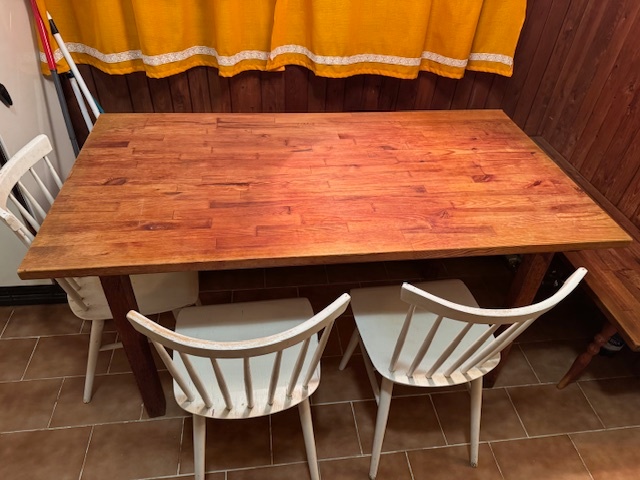 Dřevěný jídelní kout masiv ( stůl + 2 lavice + 3 židle )