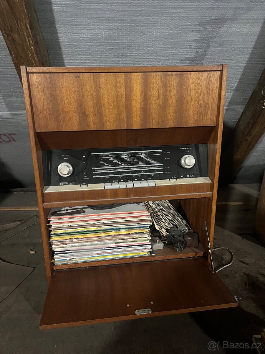 Retro rádio s gramofonem A-104