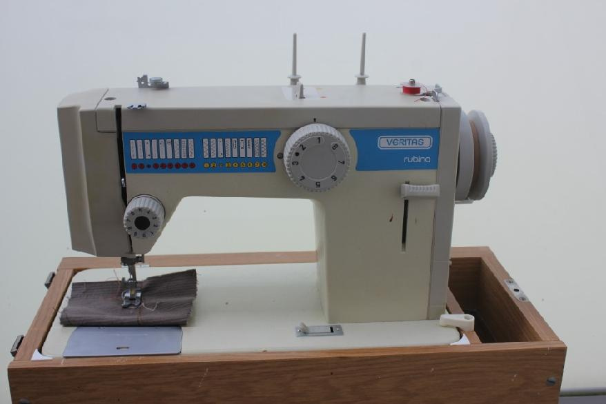 šicí stroj Rubina -VERITAS- k u f ř í k o v ý -