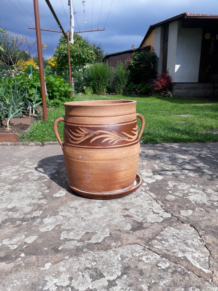 Květináč na palmu