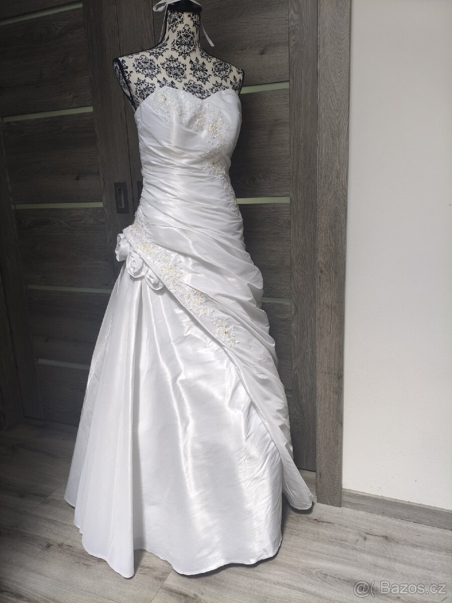 Tradiční svatební šaty 38/40/42