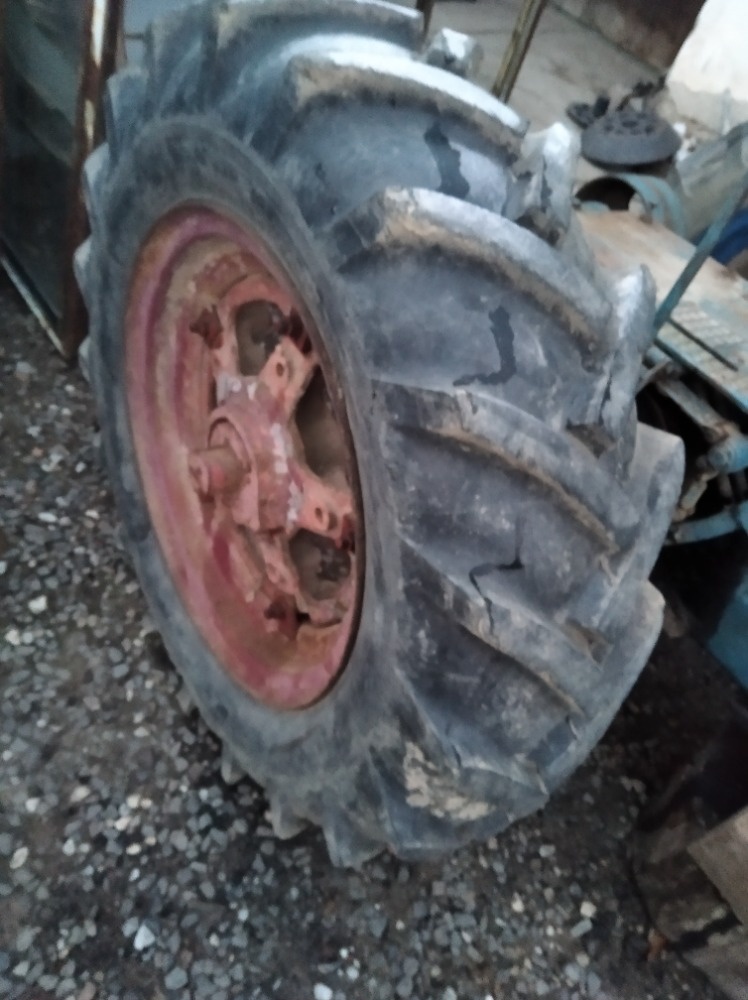 Prodám zadní kola na ZETOR25A 12,4-24