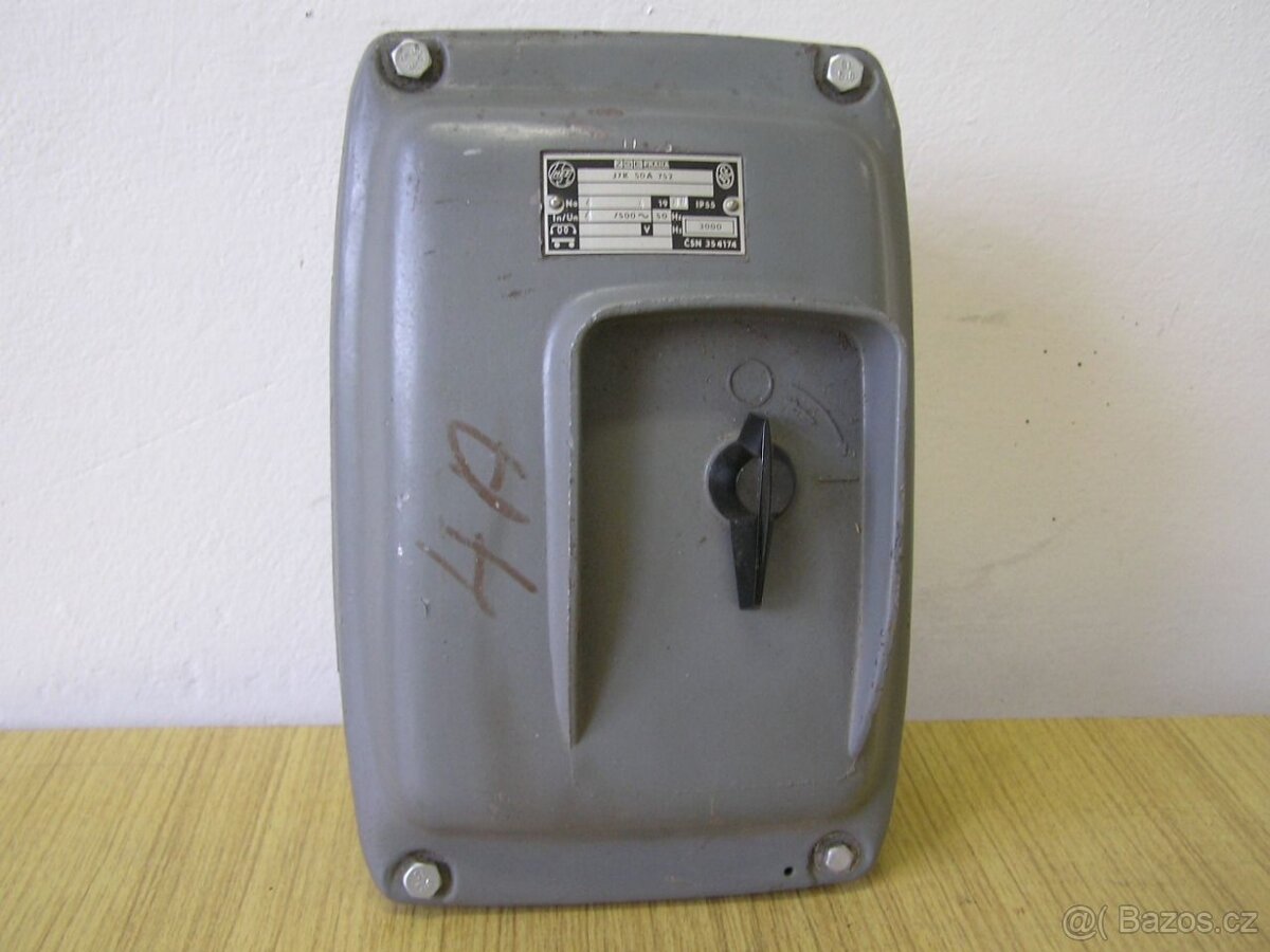 Jistící vypínač 4A