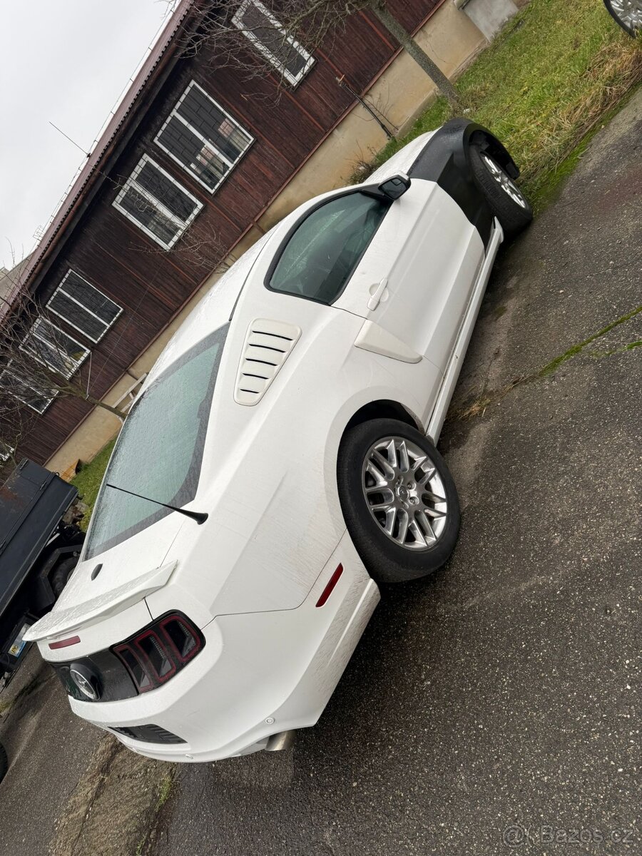 Ford mustang 2013 premium 3.7