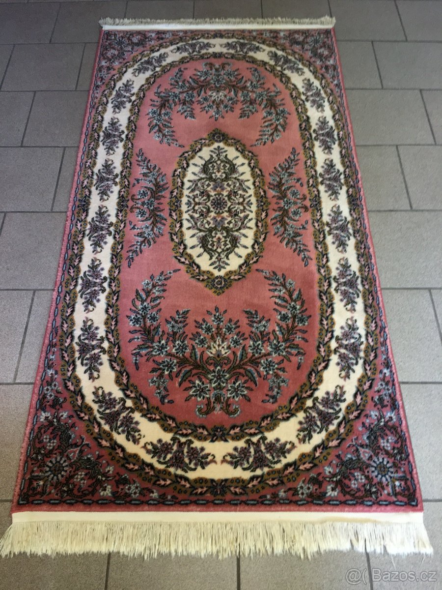 luxusní vlněný koberec 210x100