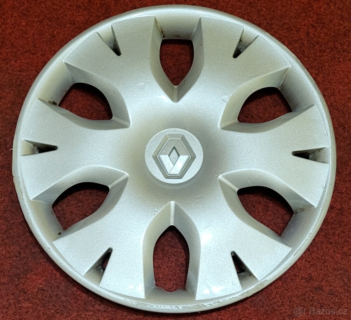 1 kus poklice Renault 15"