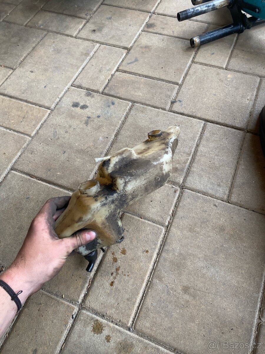 Nádobka oleje honda