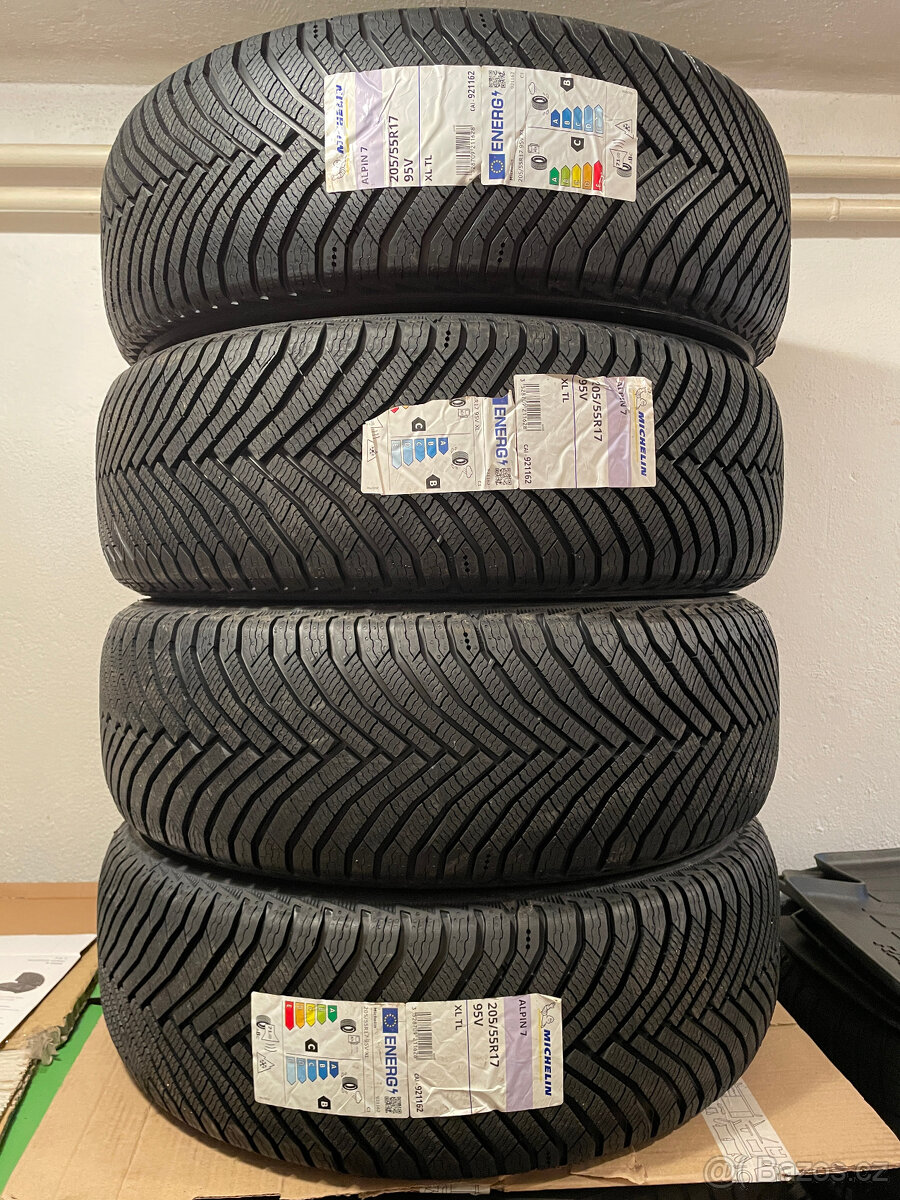 NOVÉ ZIMNÍ MICHELIN 205/55/17 95V XL OCTAVIA 4 DOT2024