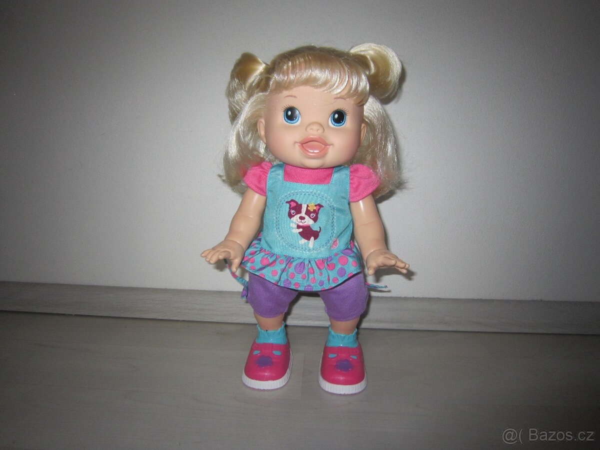 Hasbro Chodící a mluvící panenka Baby Alive