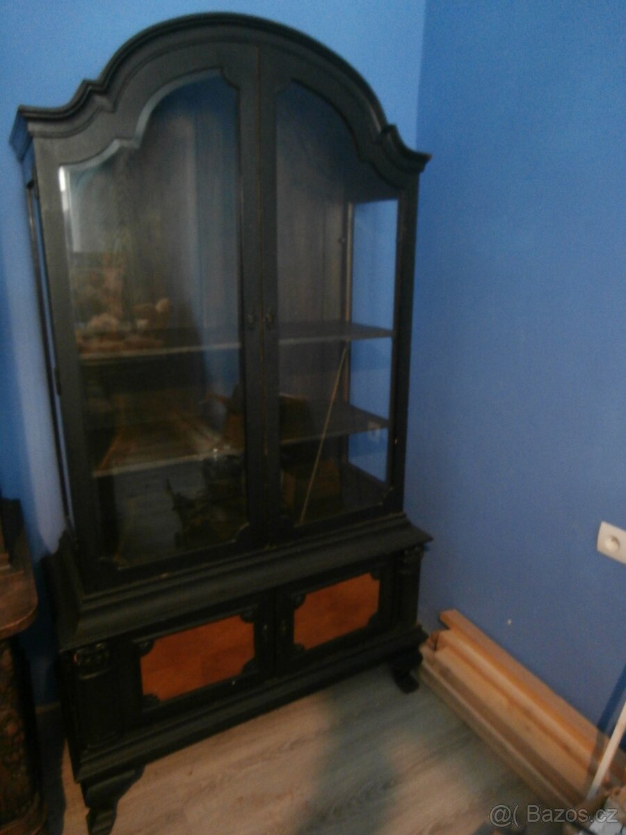 Starožitna skřin